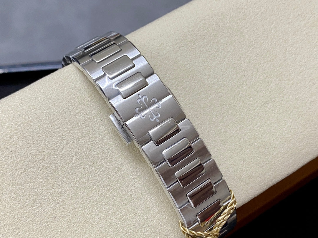 PATEK PHILIPPE NAUTILUS 파텍필립 노틸러스 7118/1A-010 화이트 다이얼