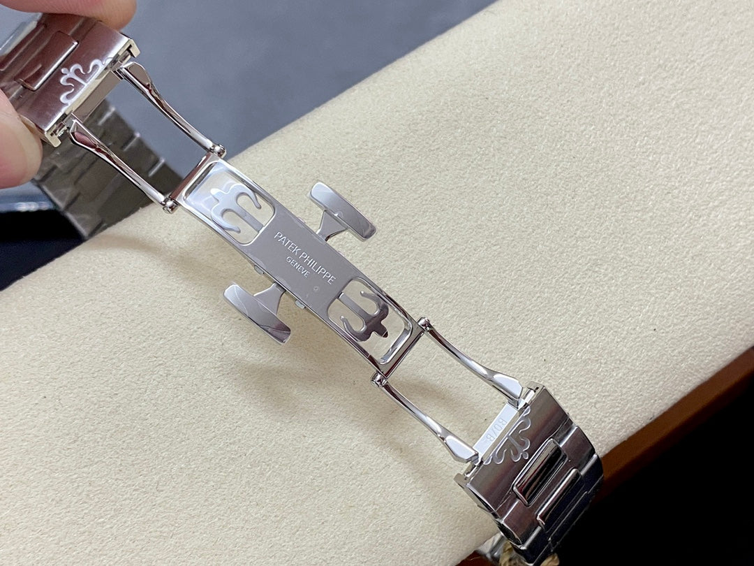 PATEK PHILIPPE NAUTILUS 파텍필립 노틸러스 7118/1A-010 화이트 다이얼
