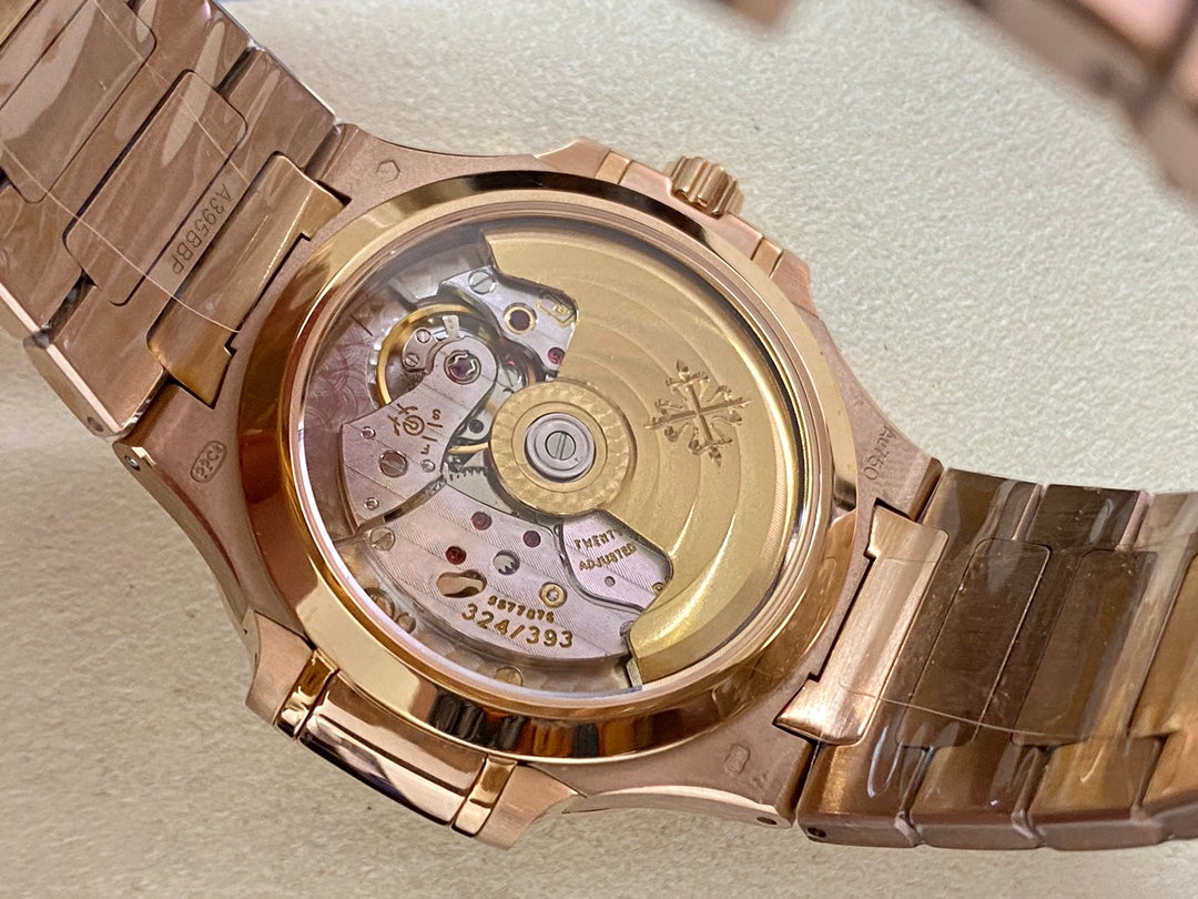 PATEK PHILIPPE NAUTILUS 파텍필립 노틸러스 7118/1R-001 로즈드 화이트 다이얼