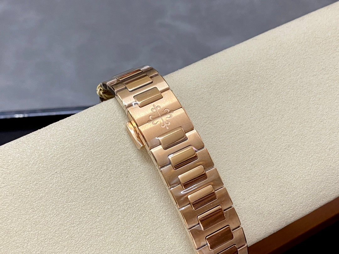 PATEK PHILIPPE NAUTILUS 파텍필립 노틸러스 7118/1R-001 로즈드 화이트 다이얼