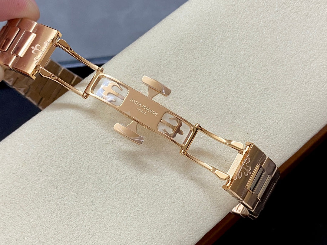 PATEK PHILIPPE NAUTILUS 파텍필립 노틸러스 7118/1R-001 로즈드 화이트 다이얼