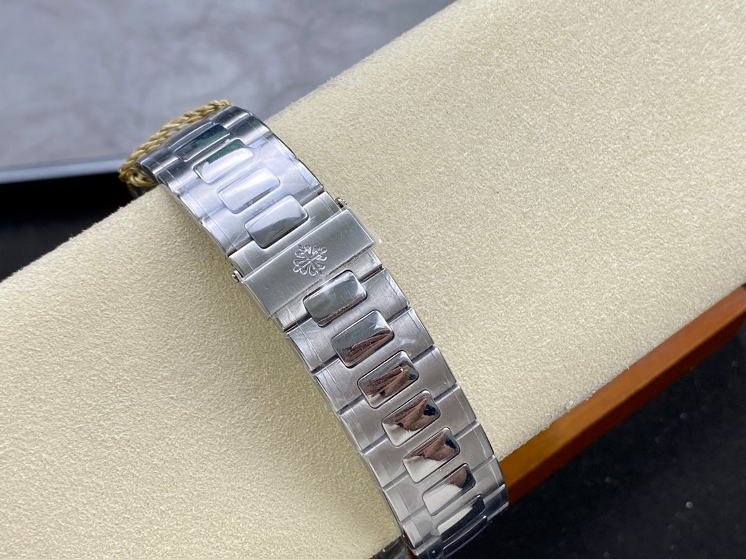 PATEK PHILIPPE NAUTILUS 파텍필립 노틸러스 5990/1A-011 썬 버스트 블루 다이얼