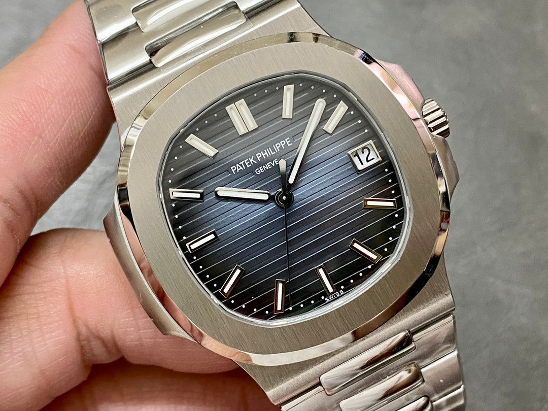 PATEK PHILIPPE NAUTILUS 파텍필립 노틸러스 5811/1G-001 썬 버스트 블루 다이얼