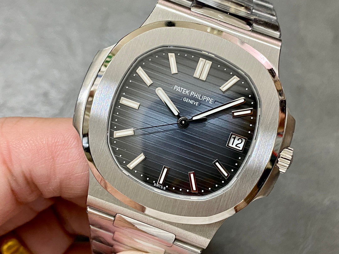 PATEK PHILIPPE NAUTILUS 파텍필립 노틸러스 5811/1G-001 썬 버스트 블루 다이얼