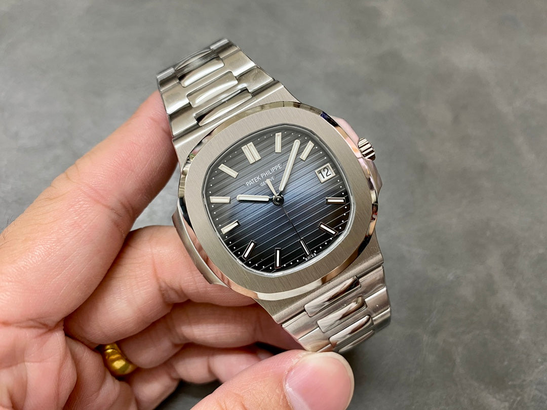 PATEK PHILIPPE NAUTILUS 파텍필립 노틸러스 5811/1G-001 썬 버스트 블루 다이얼
