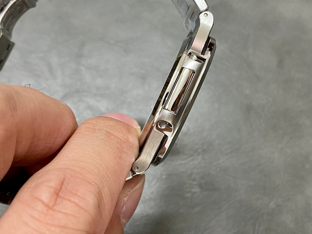 PATEK PHILIPPE NAUTILUS 파텍필립 노틸러스 5811/1G-001 썬 버스트 블루 다이얼