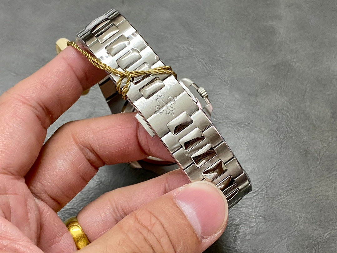 PATEK PHILIPPE NAUTILUS 파텍필립 노틸러스 5811/1G-001 썬 버스트 블루 다이얼
