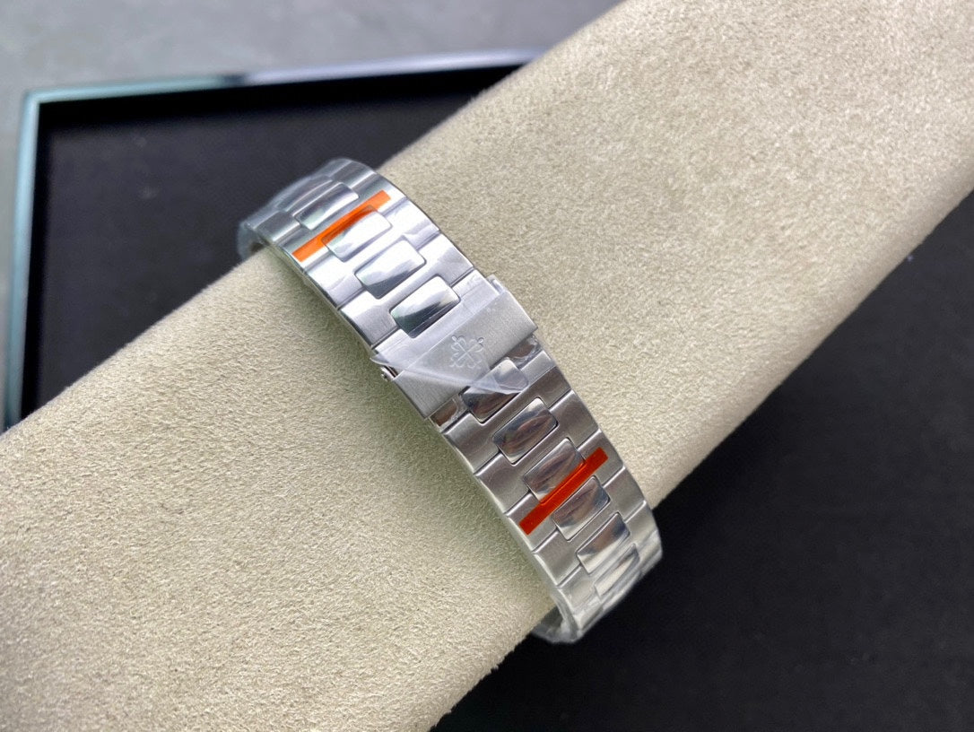 PATEK PHILIPPE NAUTILUS 파텍필립 노틸러스 5726/1A 001 블랙 다이얼