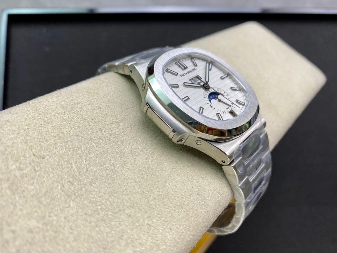 PATEK PHILIPPE NAUTILUS 파텍필립 노틸러스 5726/1A-010 화이트 다이얼