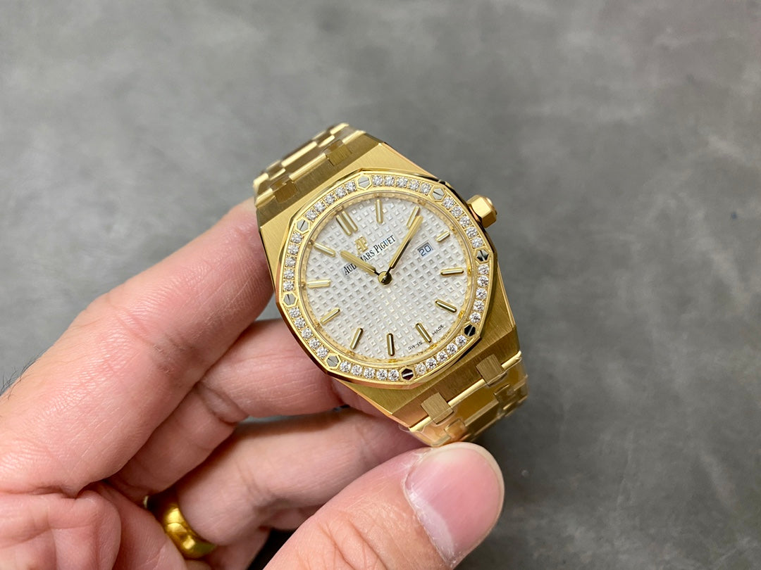 AUDEMARS PIGUET ROYAL OAK 오데마피게 로얄오크 33mm 67651OR 옐로우 골드 화이트 다이얼 다이아 베젤