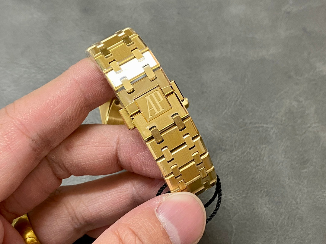 AUDEMARS PIGUET ROYAL OAK 오데마피게 로얄오크 33mm 67651OR 옐로우 골드 화이트 다이얼 다이아 베젤