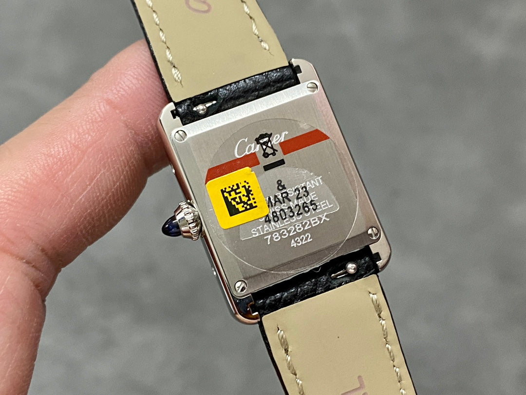 CARTIER TANK MUST DE CARTIER 까르띠에 탱크 머스트 드 까르띠에 33.7mm 미디움 쿼츠 무브먼츠 화이트 다이얼 블랙 소가죽 스트랩