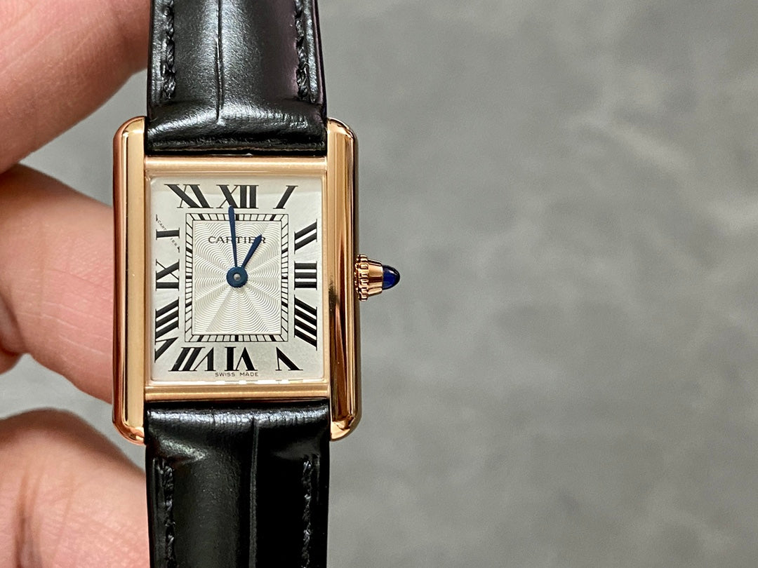 CARTIER TANK MUST DE CARTIER 까르띠에 탱크 머스트 드 까르띠에 27mm 스몰 쿼츠 무브먼츠 화이트 다이얼 블랙 소가죽 스트랩