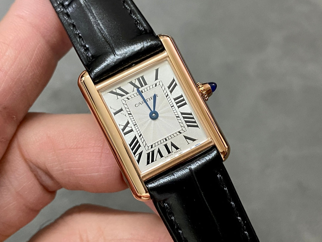 CARTIER TANK MUST DE CARTIER 까르띠에 탱크 머스트 드 까르띠에 27mm 스몰 쿼츠 무브먼츠 화이트 다이얼 블랙 소가죽 스트랩
