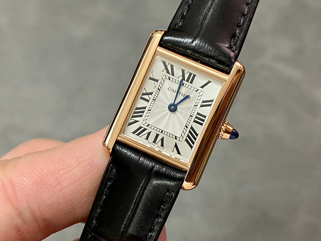 CARTIER TANK MUST DE CARTIER 까르띠에 탱크 머스트 드 까르띠에 27mm 스몰 쿼츠 무브먼츠 화이트 다이얼 블랙 소가죽 스트랩