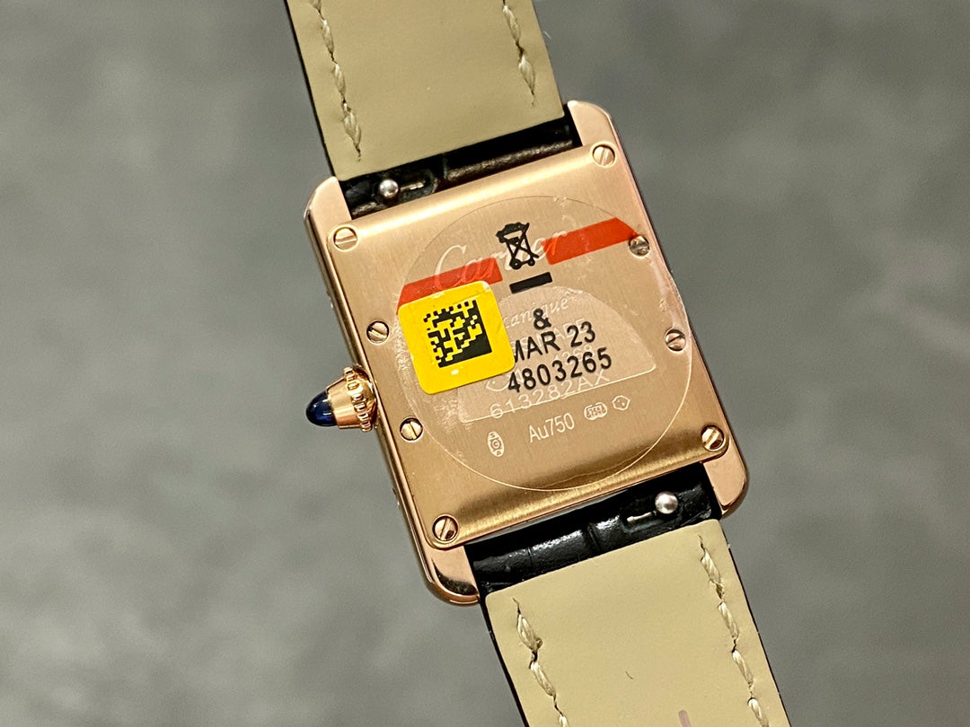 CARTIER TANK MUST DE CARTIER 까르띠에 탱크 머스트 드 까르띠에 27mm 스몰 쿼츠 무브먼츠 화이트 다이얼 블랙 소가죽 스트랩