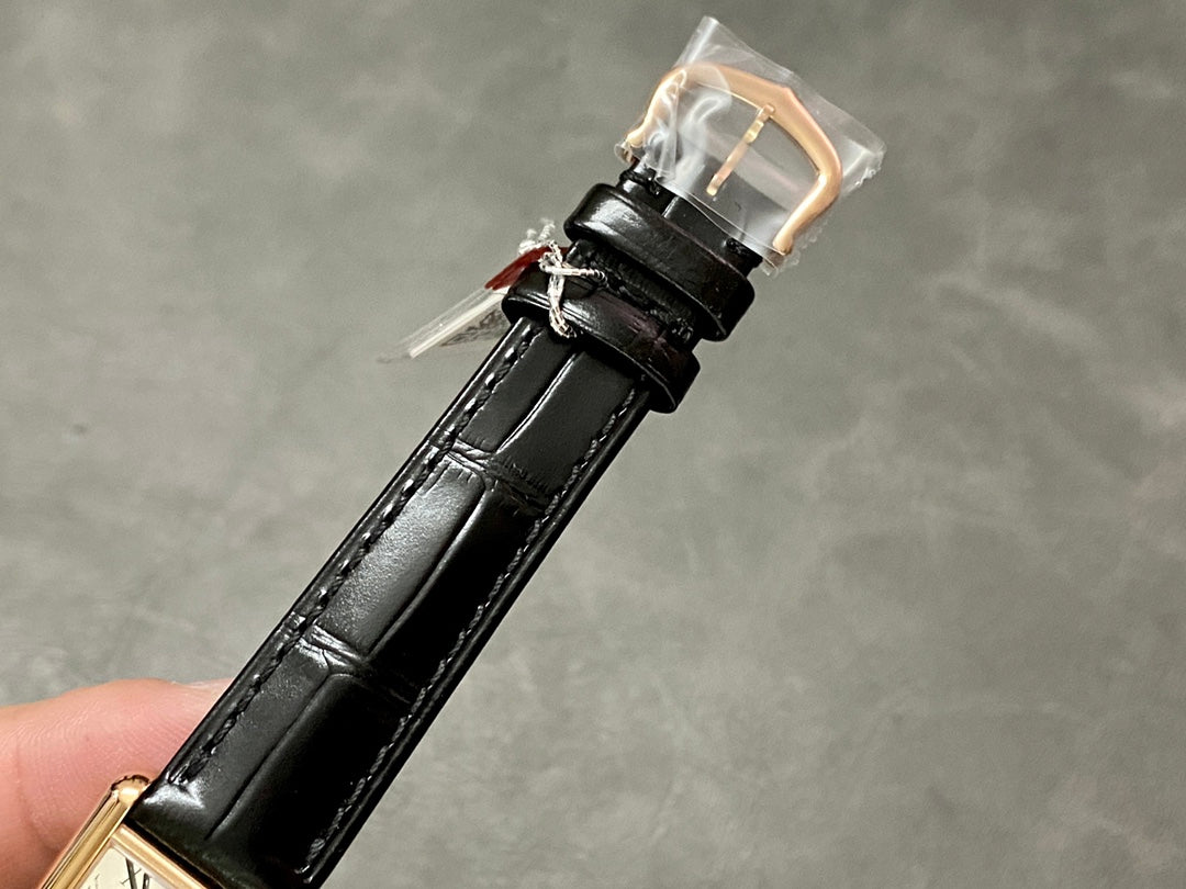 CARTIER TANK MUST DE CARTIER 까르띠에 탱크 머스트 드 까르띠에 27mm 스몰 쿼츠 무브먼츠 화이트 다이얼 블랙 소가죽 스트랩
