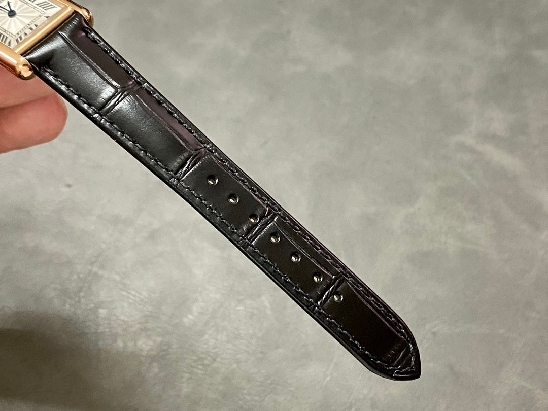 CARTIER TANK MUST DE CARTIER 까르띠에 탱크 머스트 드 까르띠에 27mm 스몰 쿼츠 무브먼츠 화이트 다이얼 블랙 소가죽 스트랩