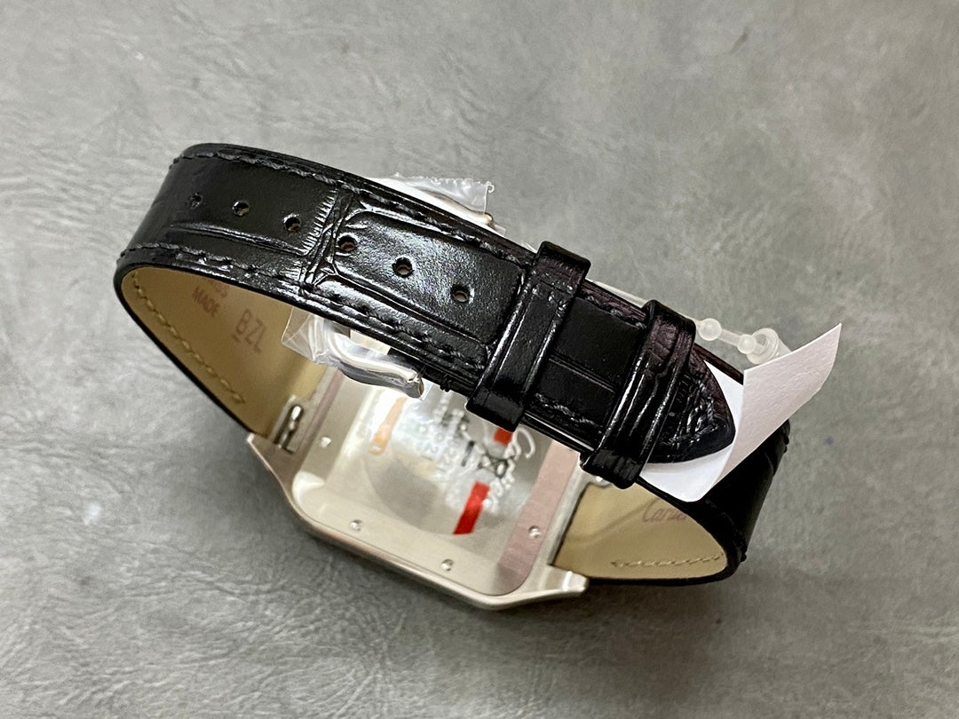 CARTIER SANTOS DE CARTIER 까르띠에 산토스 드 까르띠에 라지 33.9mm 쿼츠 무브먼츠 화이트 다이얼 블랙소가죽 스트랩
