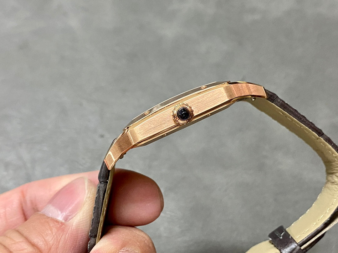 CARTIER SANTOS DE CARTIER 까르띠에 산토스 드 까르띠에 라지 33.9mm 쿼츠 무브먼츠 화이트 다이얼 소가죽 스트랩