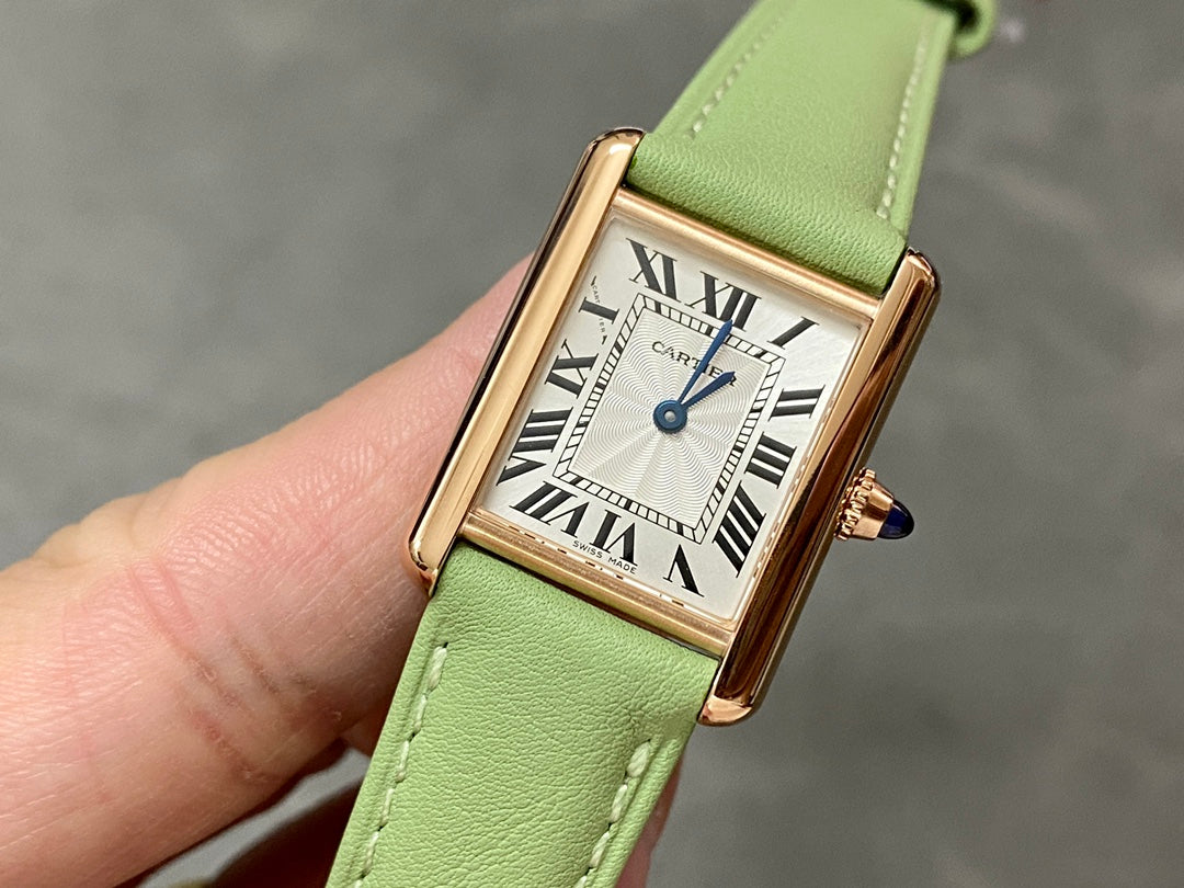 CARTIER TANK MUST DE CARTIER 까르띠에 탱크 머스트 드 까르띠에 27mm 스몰 쿼츠 무브먼츠 화이트 다이얼 블랙 소가죽 스트랩