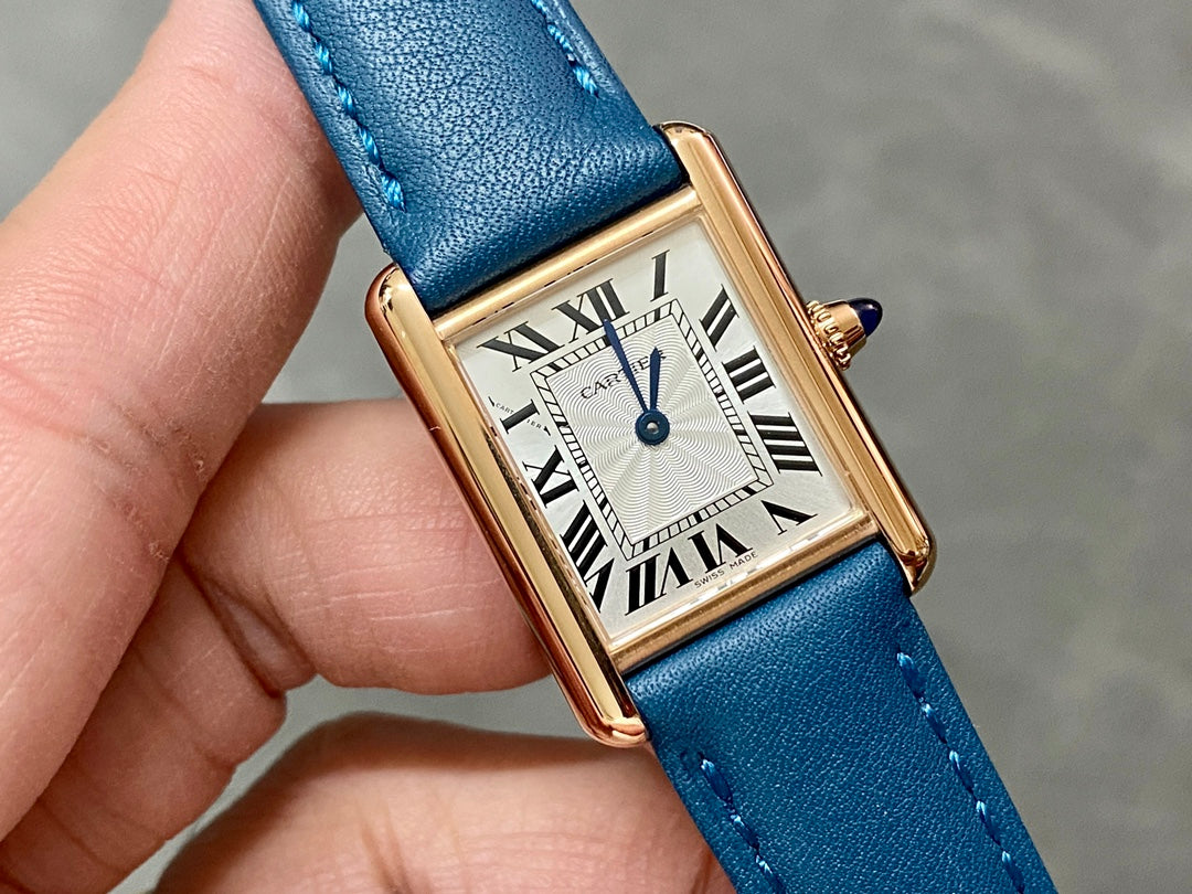 CARTIER TANK MUST DE CARTIER 까르띠에 탱크 머스트 드 까르띠에 27mm 스몰 쿼츠 무브먼츠 화이트 다이얼 블랙 소가죽 스트랩