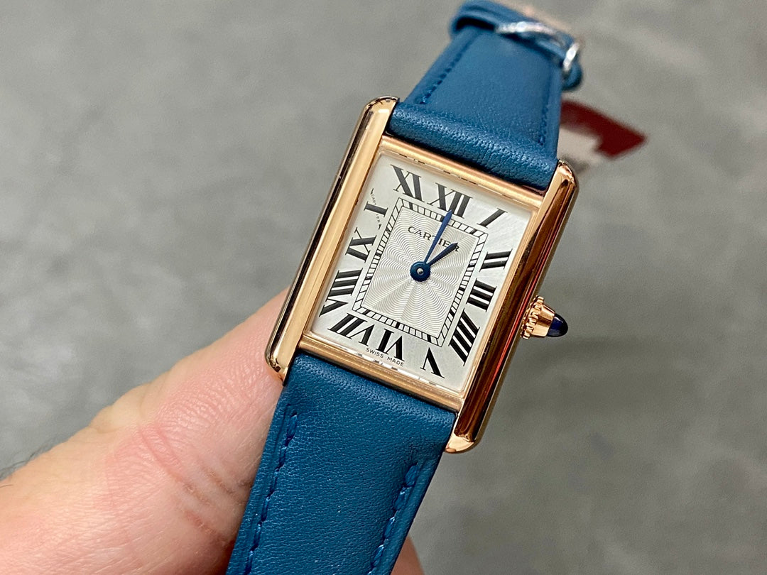 CARTIER TANK MUST DE CARTIER 까르띠에 탱크 머스트 드 까르띠에 27mm 스몰 쿼츠 무브먼츠 화이트 다이얼 블랙 소가죽 스트랩