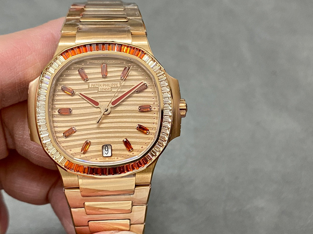 PATEK PHILIPPE NAUTILUS 파텍필립 노틸러스 7118/1300R 로즈 골드 다이얼 큐빅 베젤