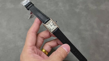 CARTIER TANK MUST DE CARTIER 까르띠에 탱크 머스트 드 까르띠에 33.7mm 미디움 쿼츠 무브먼츠 화이트 다이얼 블랙 소가죽 스트랩