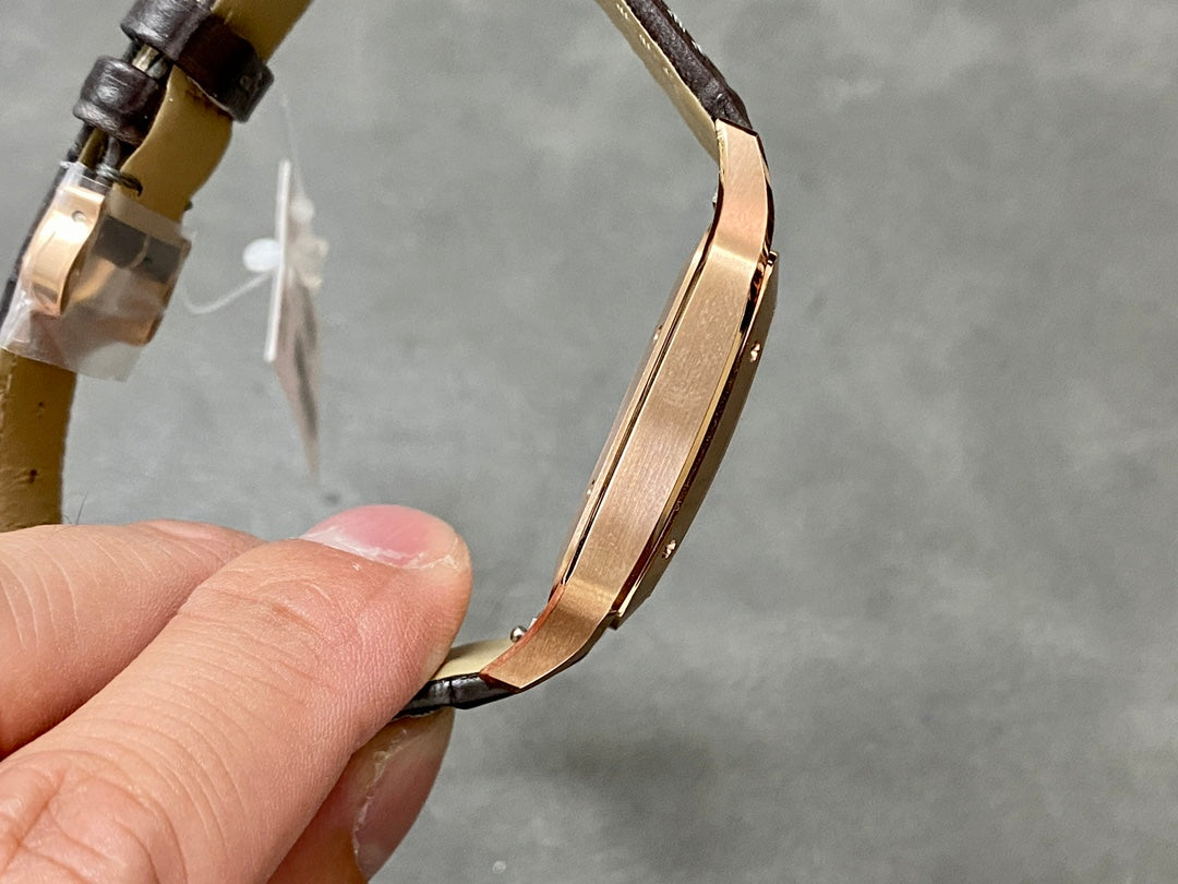 CARTIER SANTOS DE CARTIER 까르띠에 산토스 드 까르띠에 라지 33.9mm 쿼츠 무브먼츠 화이트 다이얼 소가죽 스트랩
