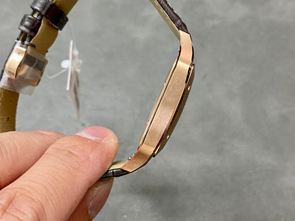 CARTIER SANTOS DE CARTIER 까르띠에 산토스 드 까르띠에 라지 33.9mm 쿼츠 무브먼츠 화이트 다이얼 소가죽 스트랩
